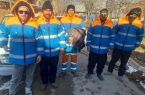 خرید و توزیع لباس گرم میان نیروهای خدمات رسان شهرداری فاروج برای فصل زمستان